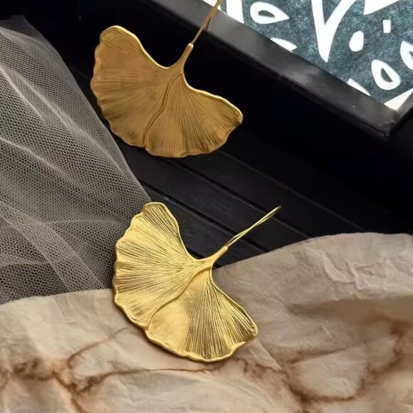 ✨ 14K Gold Filled Ginkgo Leaf Earrings ✨ - Picture 1 of 3
